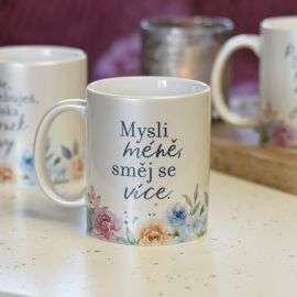 Hrnek - Mysli méně, směj se více.