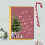 Vánoční přání se zlatou obálkou a vánočním stromečkem