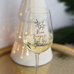 Vánoční sklenice - Víno funguje lépe než jmelí