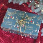 Vánoční balicí papír - Šťastné & veselé (vánoční ozdoby)