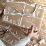 Kraftový vánoční balicí papír - Přání se plní o Vánocích ( 2 XXL archy)