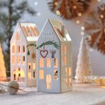 Domeček z porcelánu na svíčku - kolekce Kouzlo Vánoc