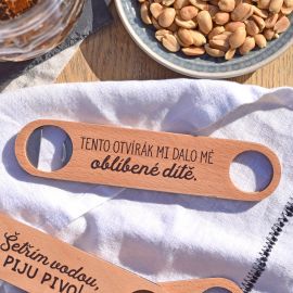 Dřevěný otvírák - Tento otvírák mi dalo mé oblíbené dítě.