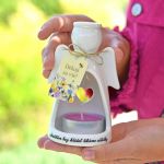 Porcelánový anděl na svíčku - Andělům bez křídel říkáme učitelky.